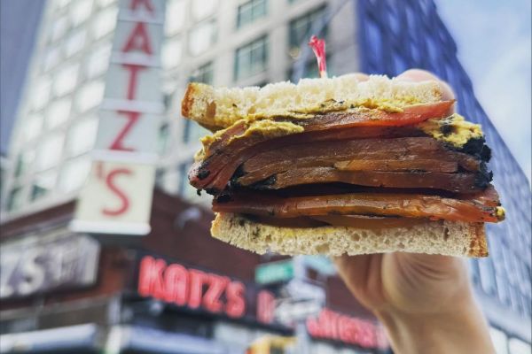 Envie d'un sandwich au pastrami végétarien à New York ? 