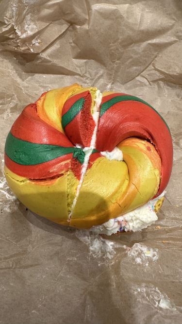 Faites le plein de couleur avec le Rainbow Bagel !&nbsp;